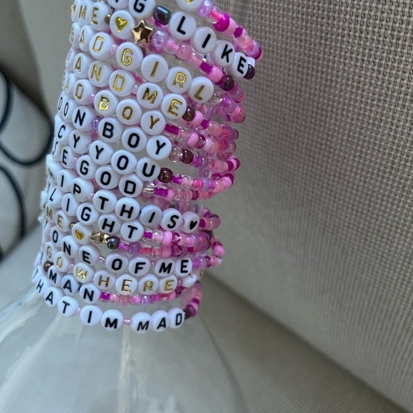 Bestselling Friendship Bracelets for Trading at Taylor Swift events. 25 Pack - Picture 12 of 16